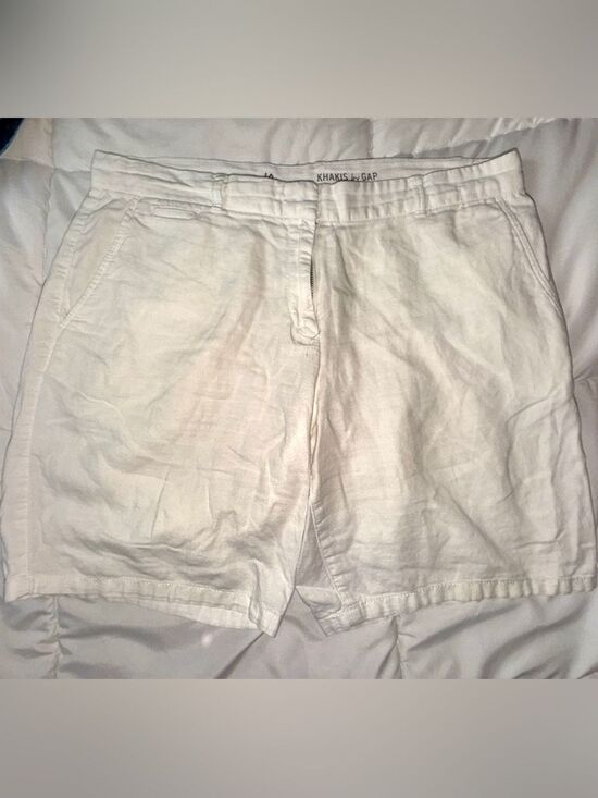 GAP Pants - GAP White Women's Khaki Bermuda Shorts
